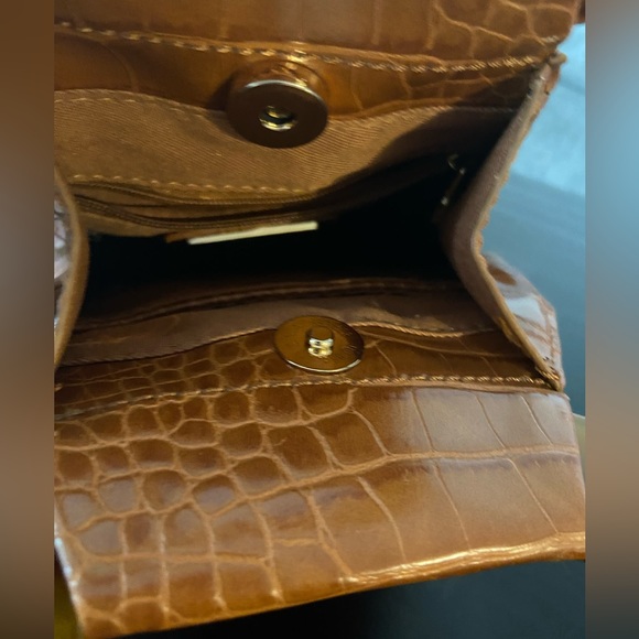 Urban Expressions Vegan Croc Mini Triangle Bag Cognac - Picture 9 of 10